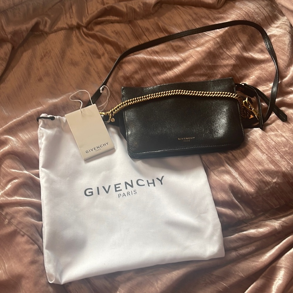 Givenchy crossbody bag 🔥🔥🔥